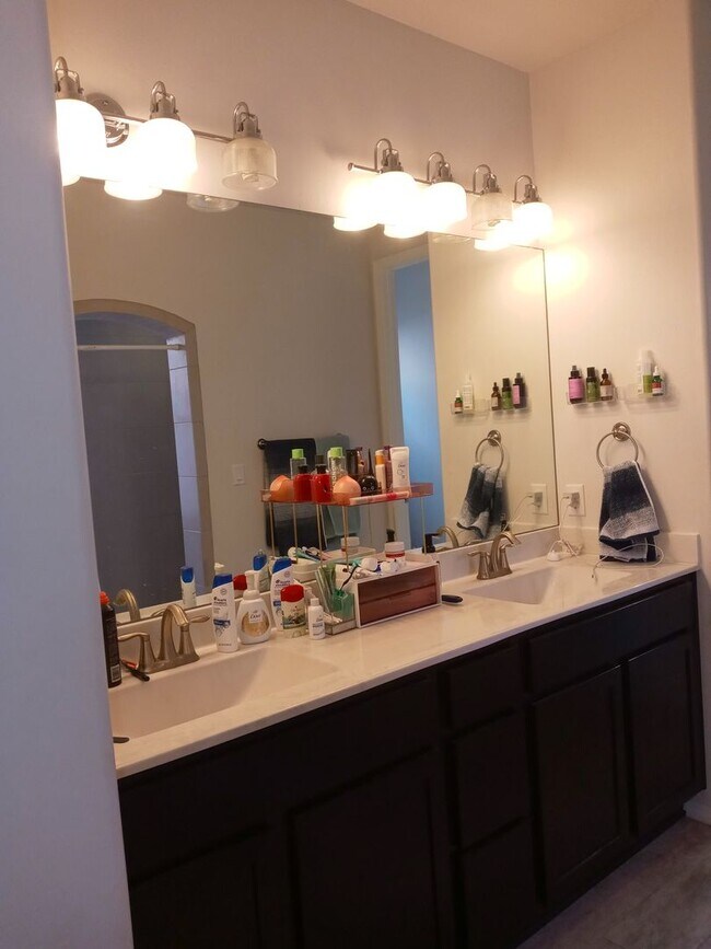 Building Photo - FOUR BEDROOM-SINGLE STORY-RIO RANCHO