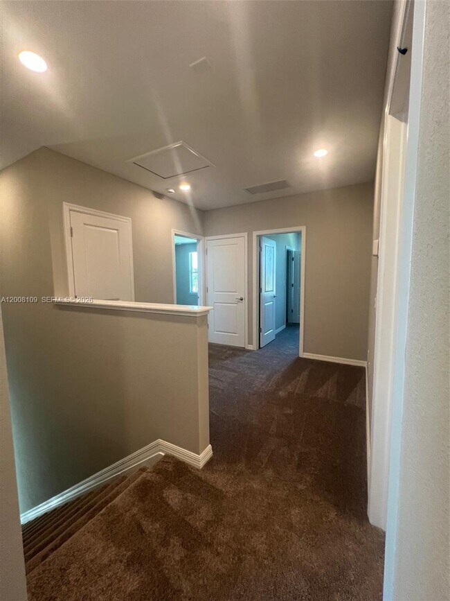 Building Photo - 12222 SW Myrtle Oak Dr