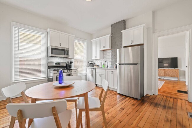 Building Photo - 1 Oak St