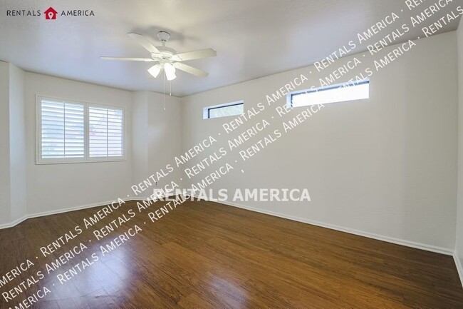 Building Photo - Updated & Lovely 2 Bed 2 Bath w/  2 Car Ga...