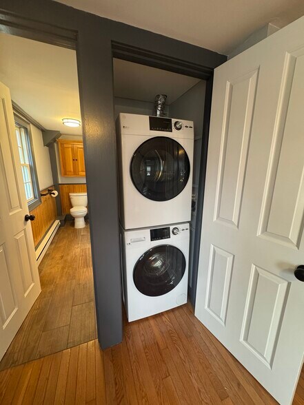 Building Photo - 329 Main St