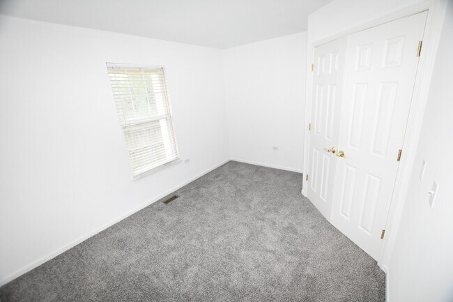 Building Photo - 2963 Saganashkee Ln