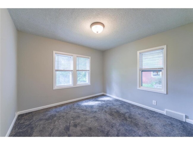 Building Photo - 11020 W River Rd