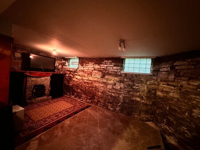 Building Photo - Fully Furnished 3 Bedroom Historic Home in Minneapolis