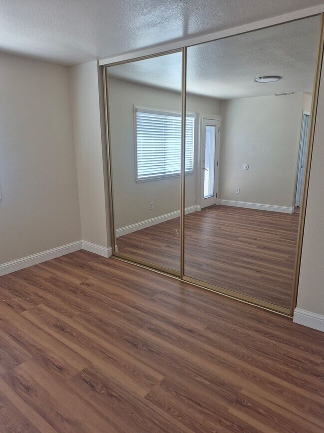 Building Photo - Updated 3 Bedroom Home