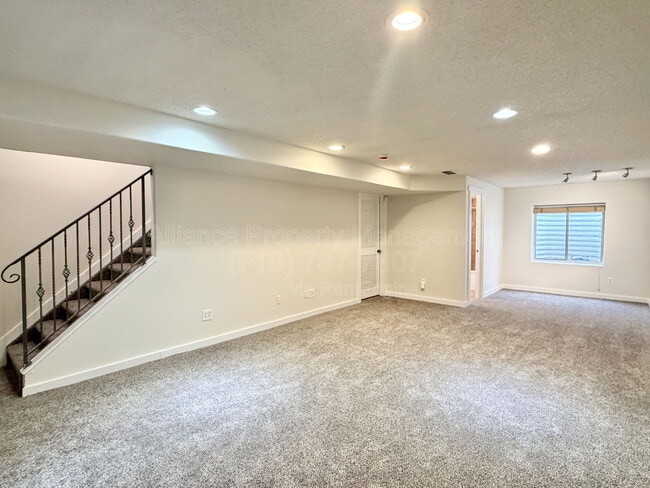 Building Photo - 6510 Oakwood Blvd