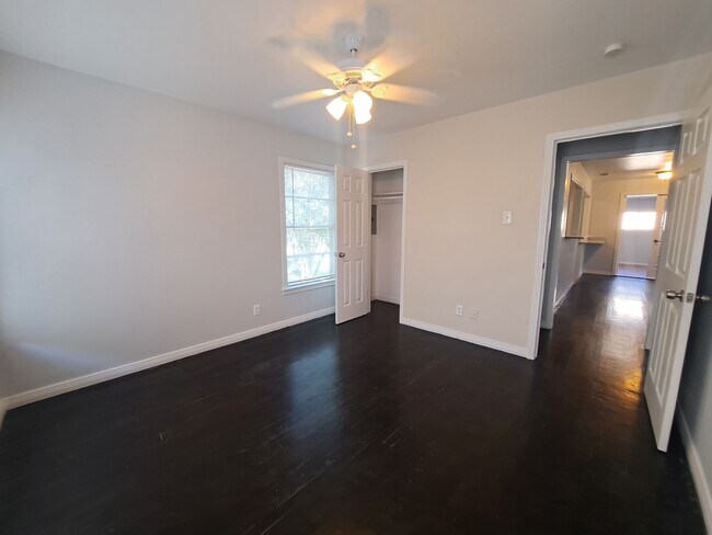 Building Photo - COMING SOON - Beautiful 3/1