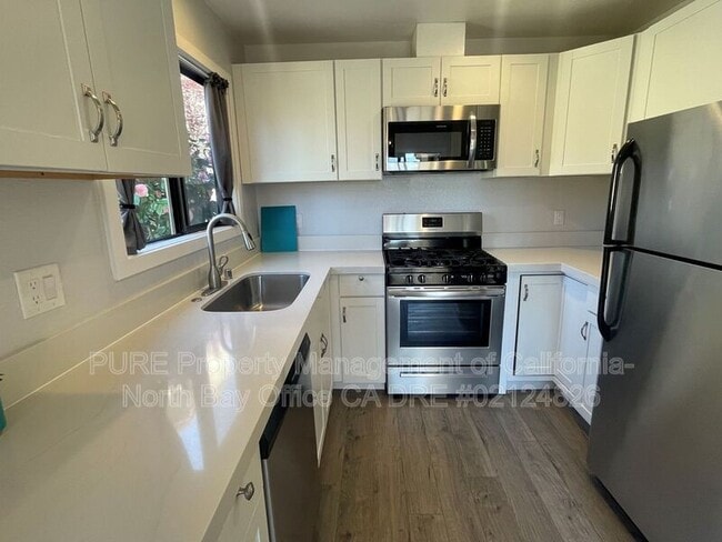 Building Photo - 210 Park Pl Dr