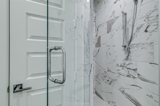 Building Photo - 6028 Lewis St