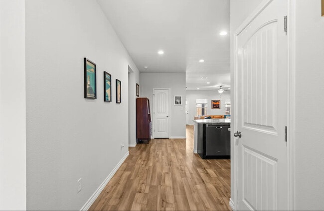 Building Photo - 7302 Star Gazer Dr