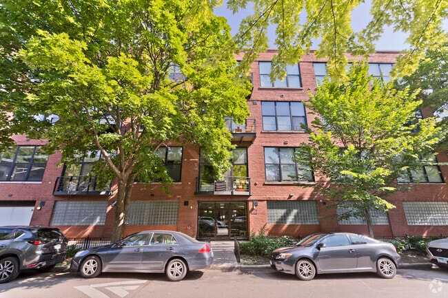 Building Photo - 2210 W Wabansia Ave