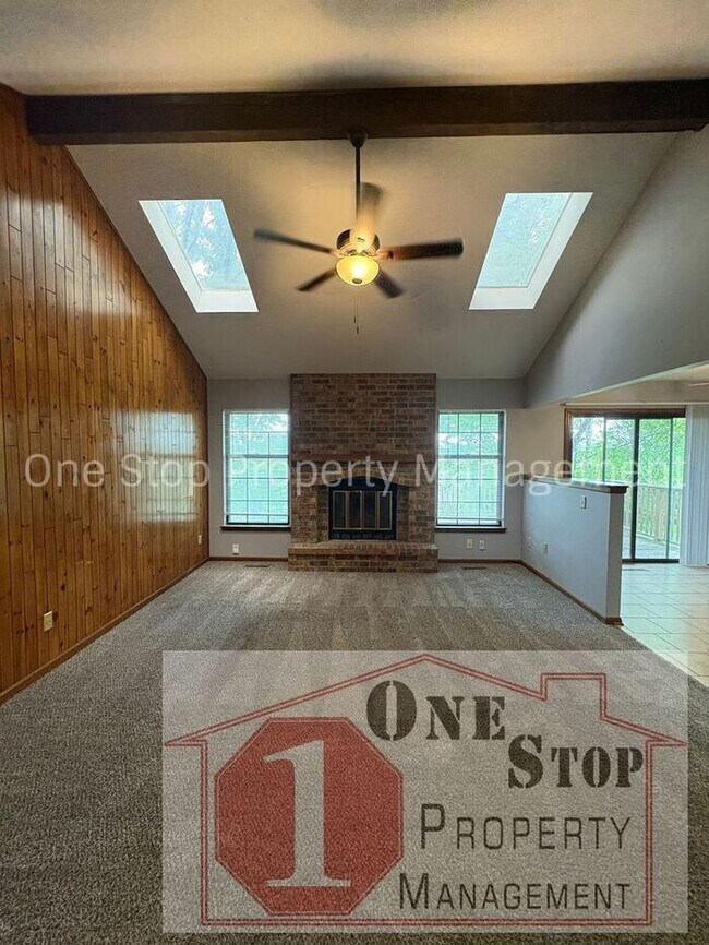 Building Photo - Beautiful 3 Bedroom / 2 Bathroom House in Blue Springs!