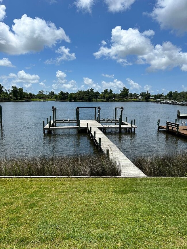 Building Photo - 2908 Country Club Dr