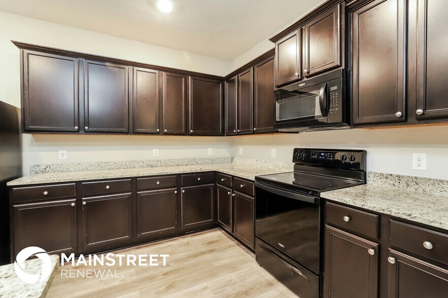 Building Photo - 629 Greenway Trl