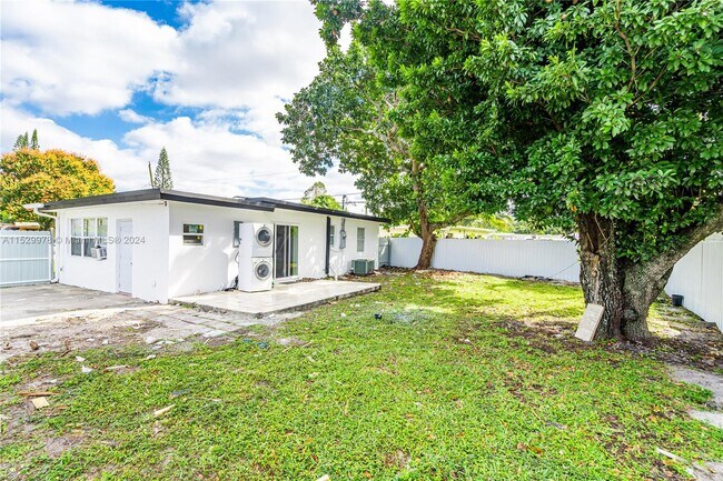 Building Photo - 420 S 61st Terrace