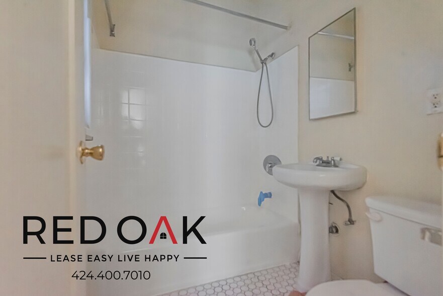 Building Photo - 835 S Oxford Ave