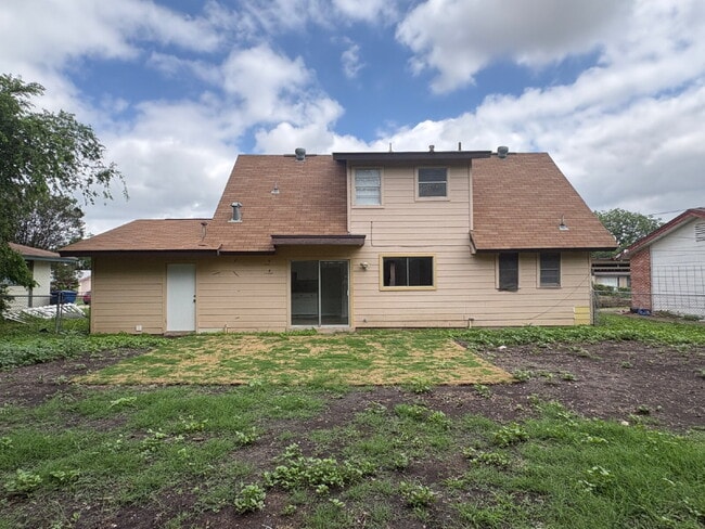 Building Photo - 3-Bed, 2-Bath Apple Valley Drive