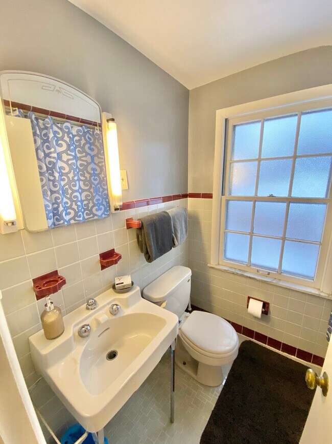 Building Photo - 1310 Forest Hills Blvd