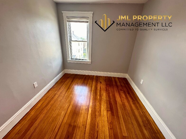 Building Photo - 321 Union St