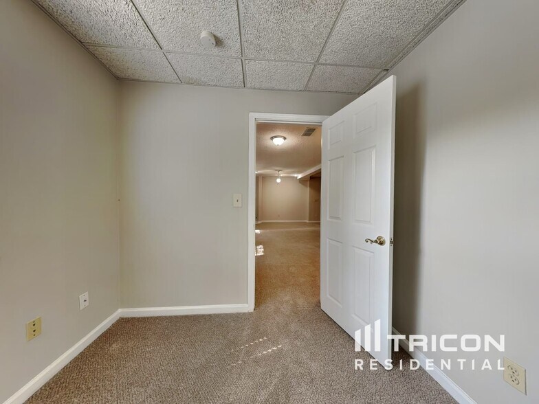 Building Photo - 2615 Sandstone Dr
