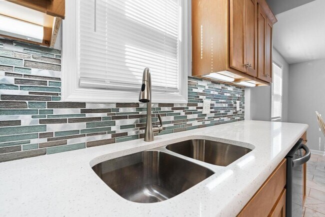 Building Photo - 1009 Lindsay St