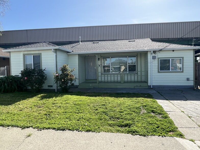 Building Photo - 10051 Bernhardt Dr