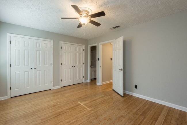 Building Photo - 114 Ladbrook Ln