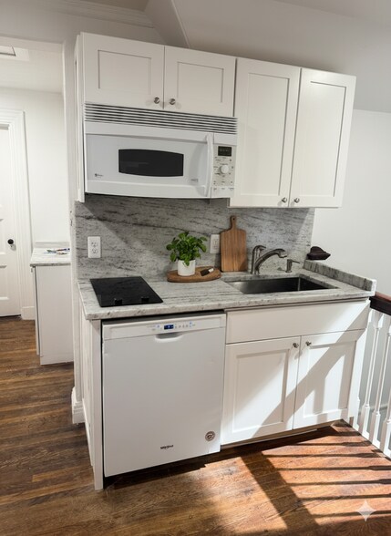 Kitchen; Dishwasher, Microwave, Sink, Stovetop - 47 Kilsyth Rd