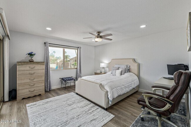 Building Photo - 26241 S Lakemont Dr