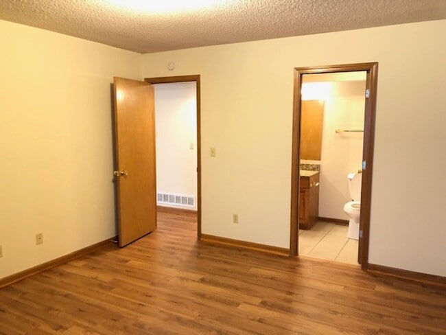 Building Photo - Updated 3 bed 2 bath with 2 car garage and a pool!