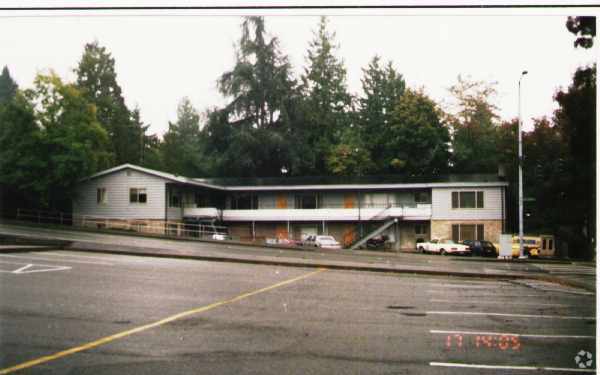 Building Photo - Park Cedar