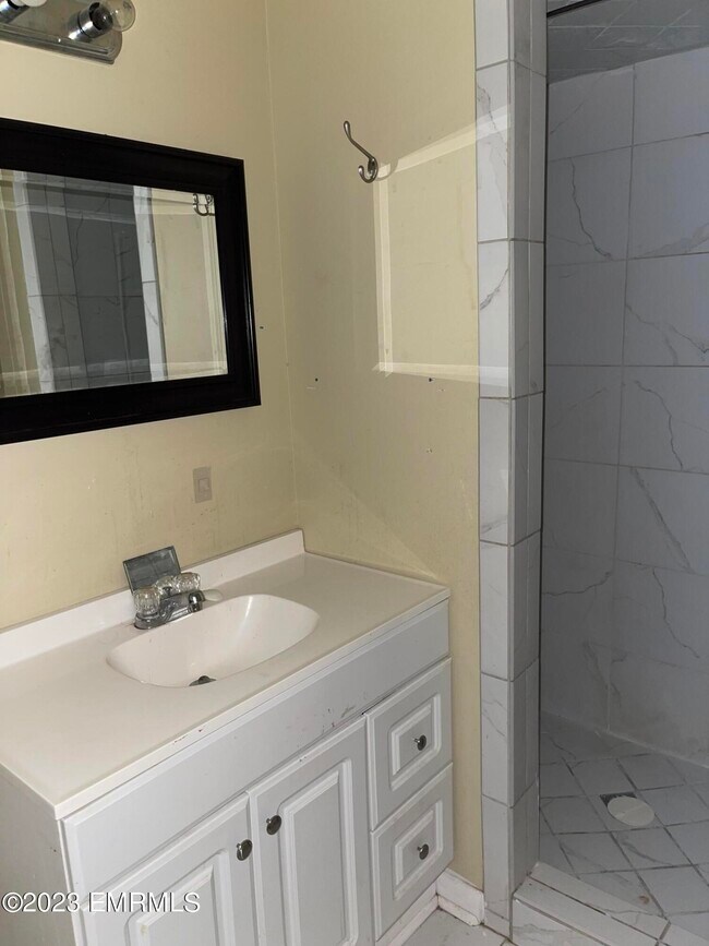 Building Photo - 10570 Woods Rd