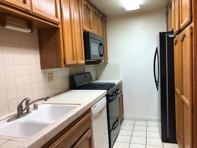 Building Photo - Los Caballeros #224