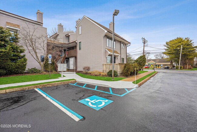 Building Photo - 2230 Bridge Ave