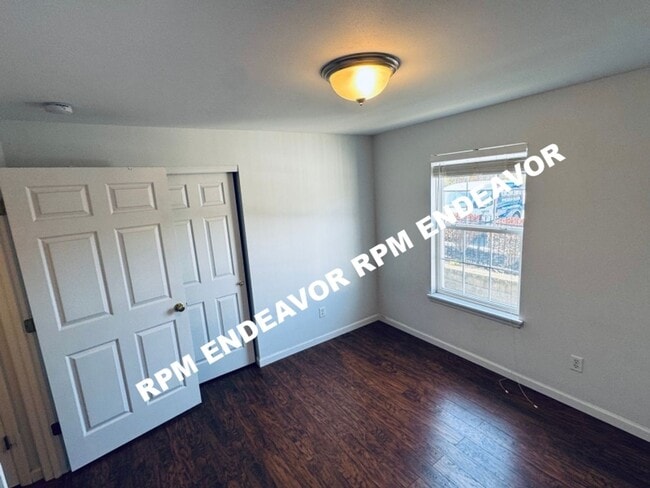 Building Photo - 2 Bed, 2 Bath, Move in Ready!