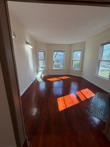 Building Photo - 123 High St