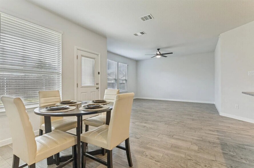 Building Photo - 9125 Highland Orchard Dr