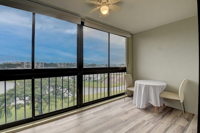 Building Photo - 7076 Huntington Ln