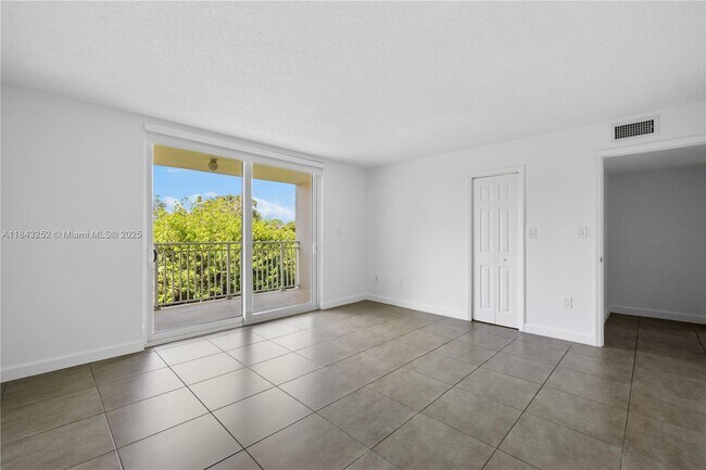 Building Photo - 6940 Miami Gardens Dr