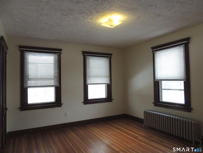 Building Photo - 127 Hosley Ave