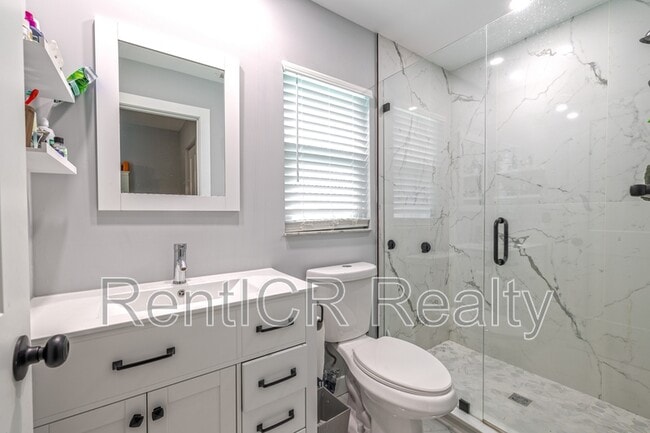 Building Photo - 3101 Carriage Dr