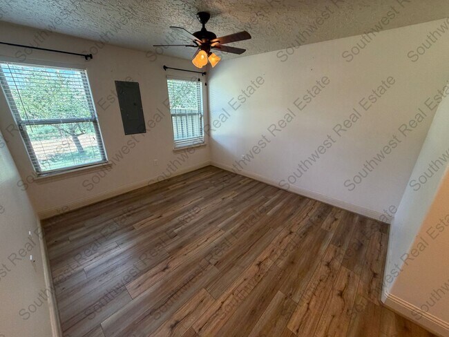 Building Photo - Modern meets classic!  3 bed 2 bath home for rent!