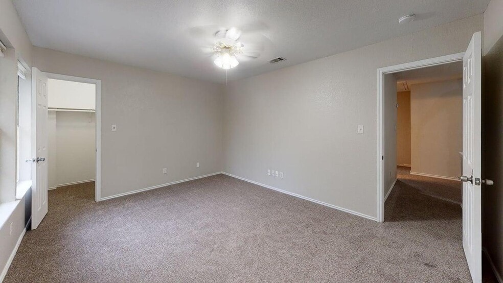 Building Photo - 12401 Uttimer Ln