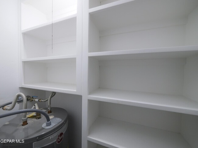 Building Photo - 339 Medina St