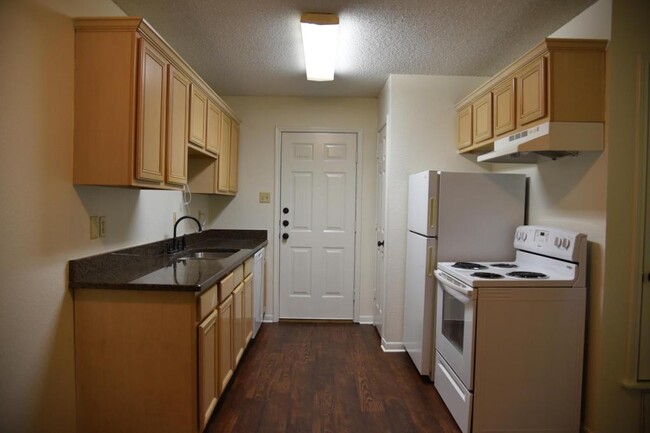 Building Photo - 1530 Northwood Blvd