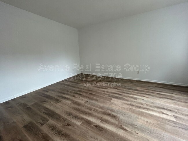 Building Photo - 3831 Blaine Ave