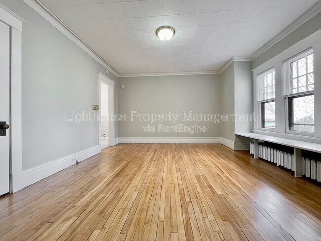 Building Photo - 231 Lyon St NE