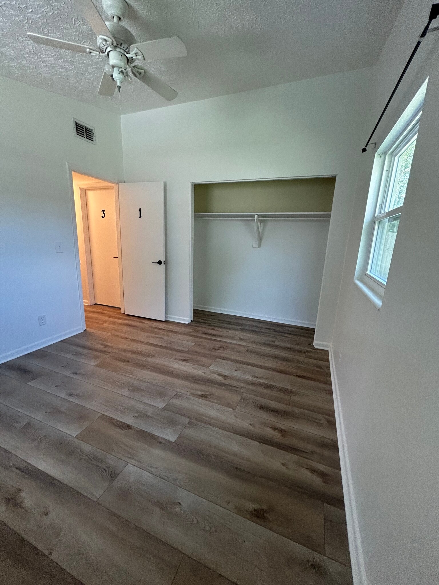 Building Photo - 2856 Tulip Cir E