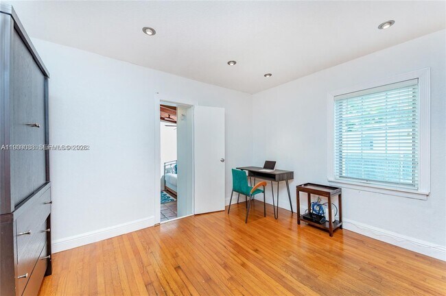 Building Photo - 2379 Overbrook St