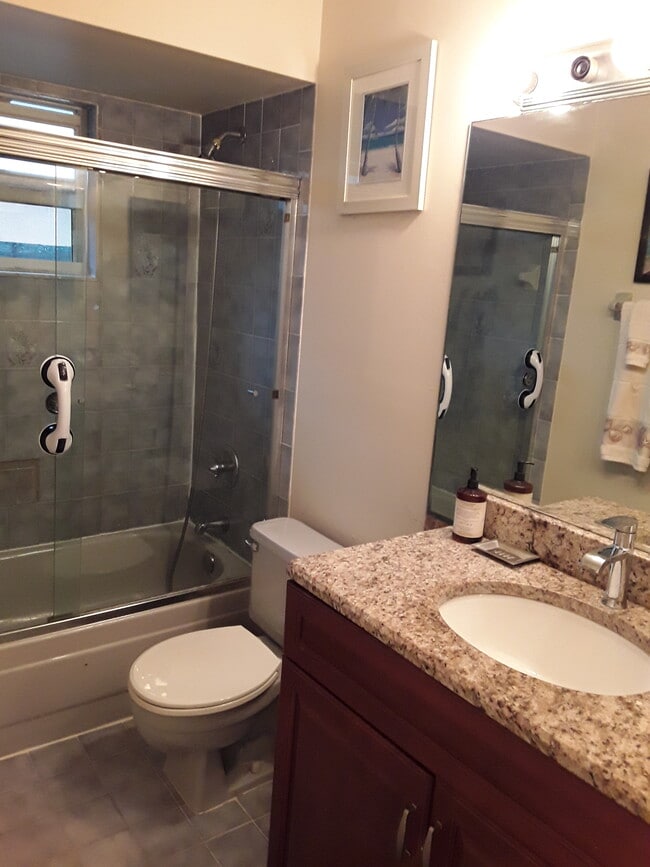 Building Photo - 118 SW Fairway Ave